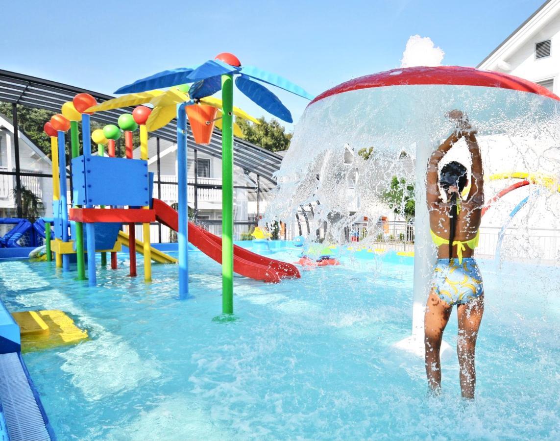 אוסטרוני מורסקי Collins Holiday מראה חיצוני תמונה